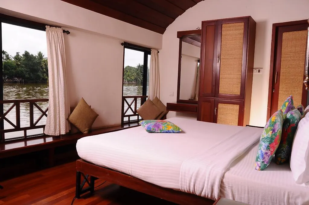 *** Botel Xandari Riverscapes Alappuzha Indie