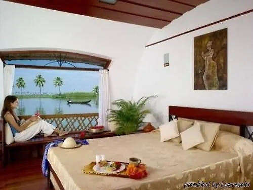 Xandari Riverscapes Alappuzha Hotel en barco