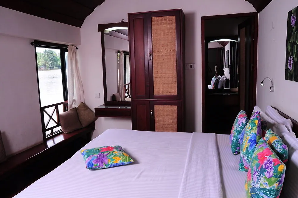 Xandari Riverscapes Alappuzha 3*,