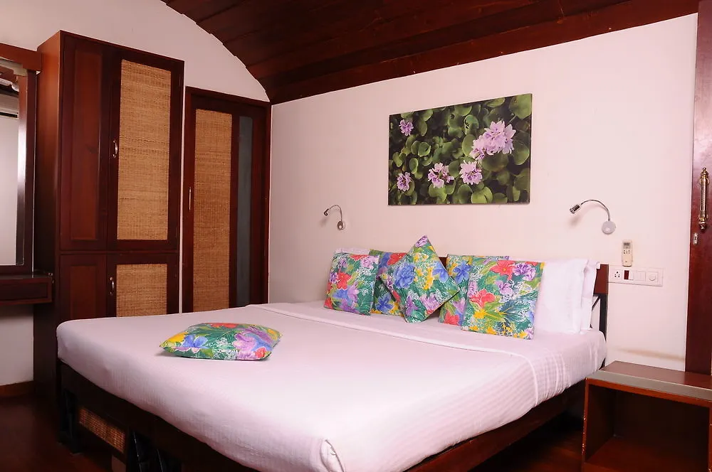 Xandari Riverscapes Alappuzha Hotel en barco